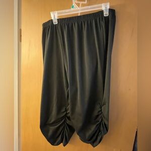 Light plus sized capris